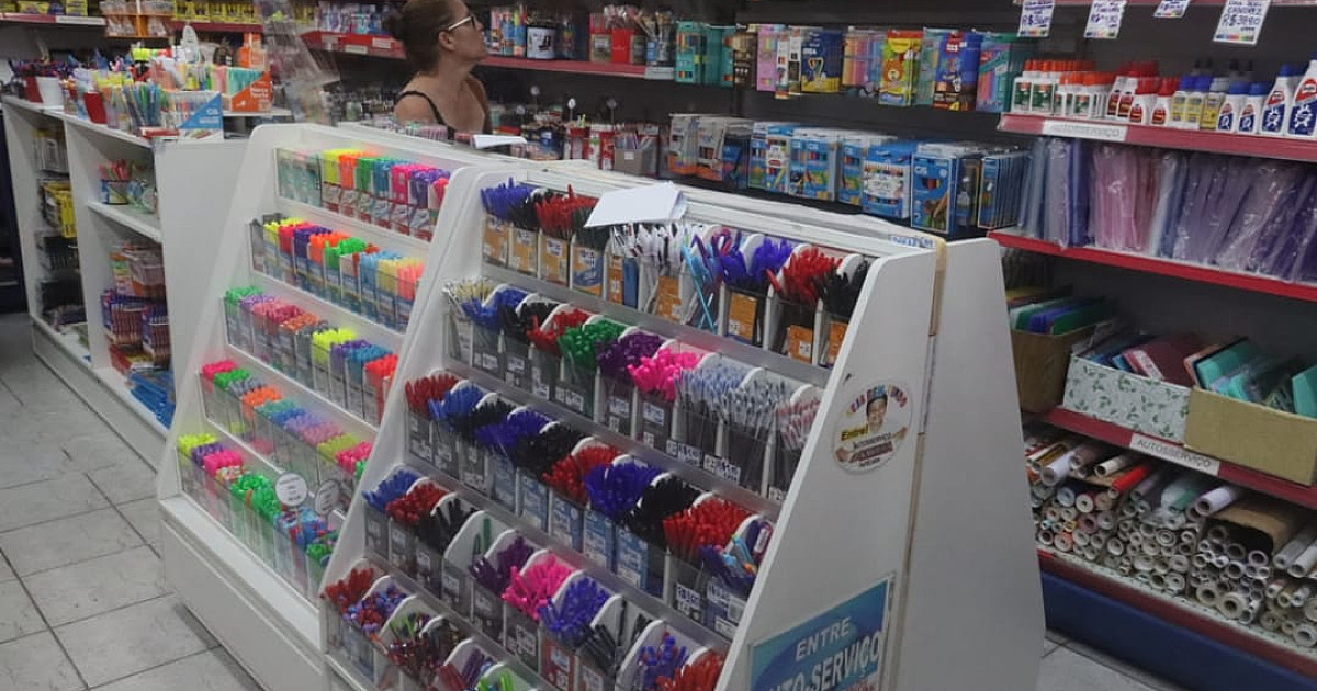 Procon de Caraguatatuba orienta pais a pesquisar preços do material escolar