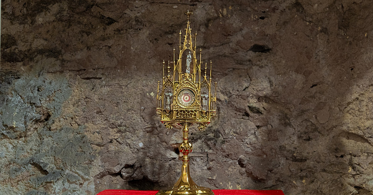 São Sebastião celebra chegada histórica da relíquia de seu padroeiro, fortalecendo o turismo religioso e a fé cristã
