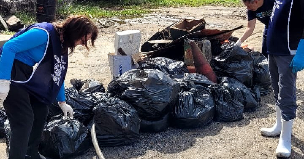 Prefeitura realiza mutirão de limpeza no Mangue do Colhereiro
