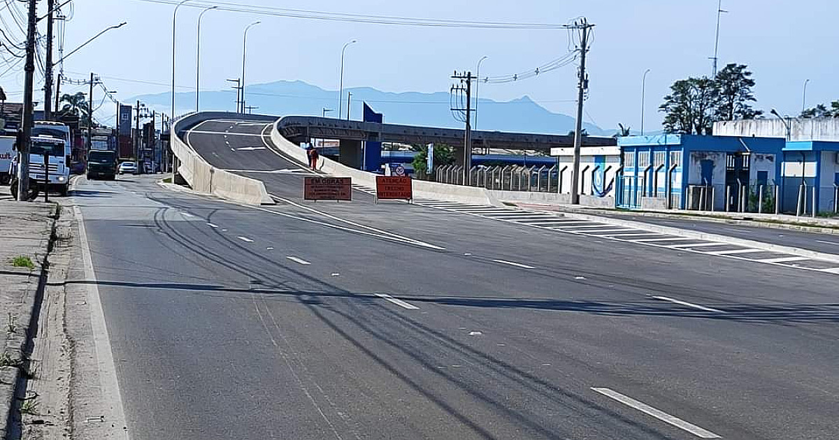 Motoristas se preparam para o caos do fim de ano na Tamoios; Reunião em Caraguatatuba busca alternativas para soluções