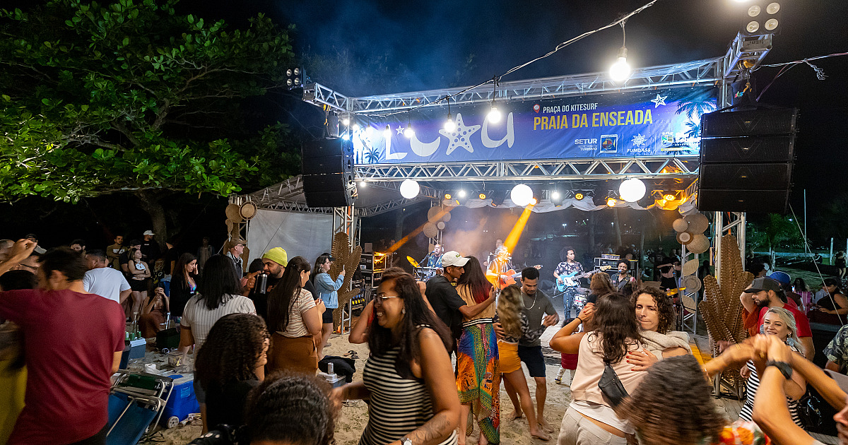 Luau na Enseada anima feriado de Páscoa com música e forró à beira-mar
