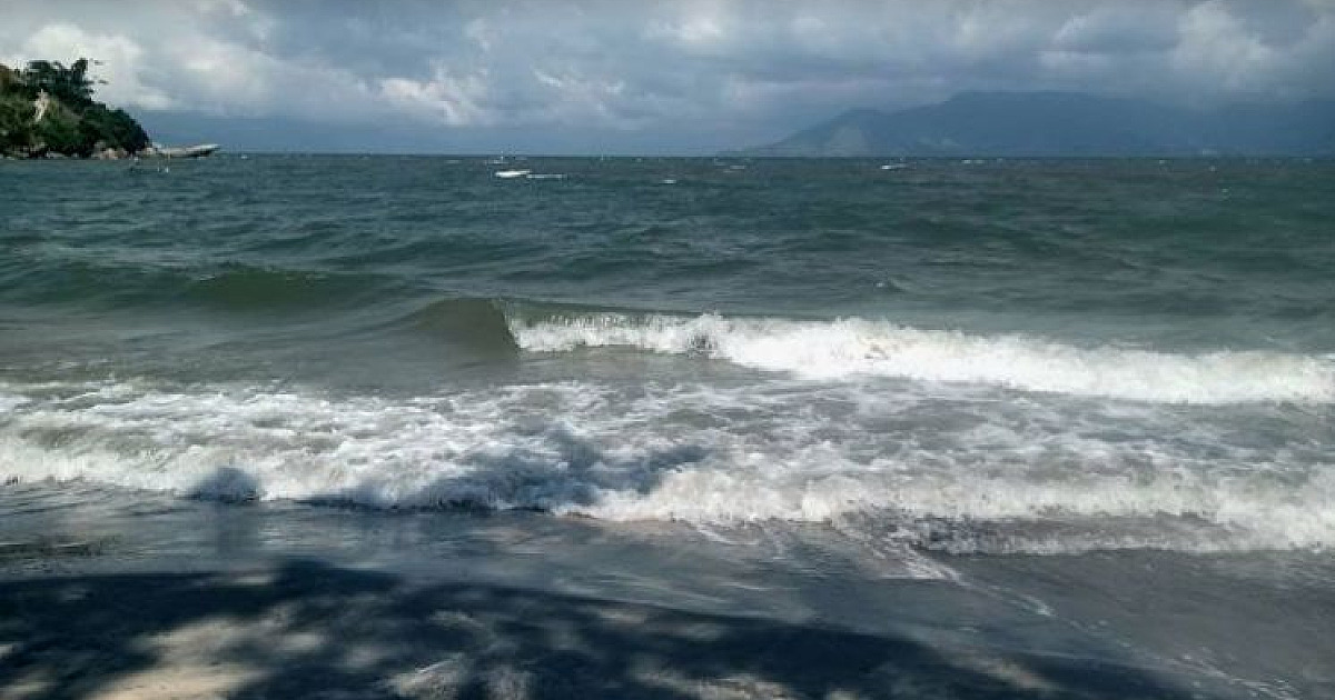 12 praias do Litoral Norte estão impróprias para banho, alerta Cetesb