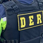 Colisão entre caminhão e carro provoca interdição na Rodovia Rio-Santos em Caraguatatuba