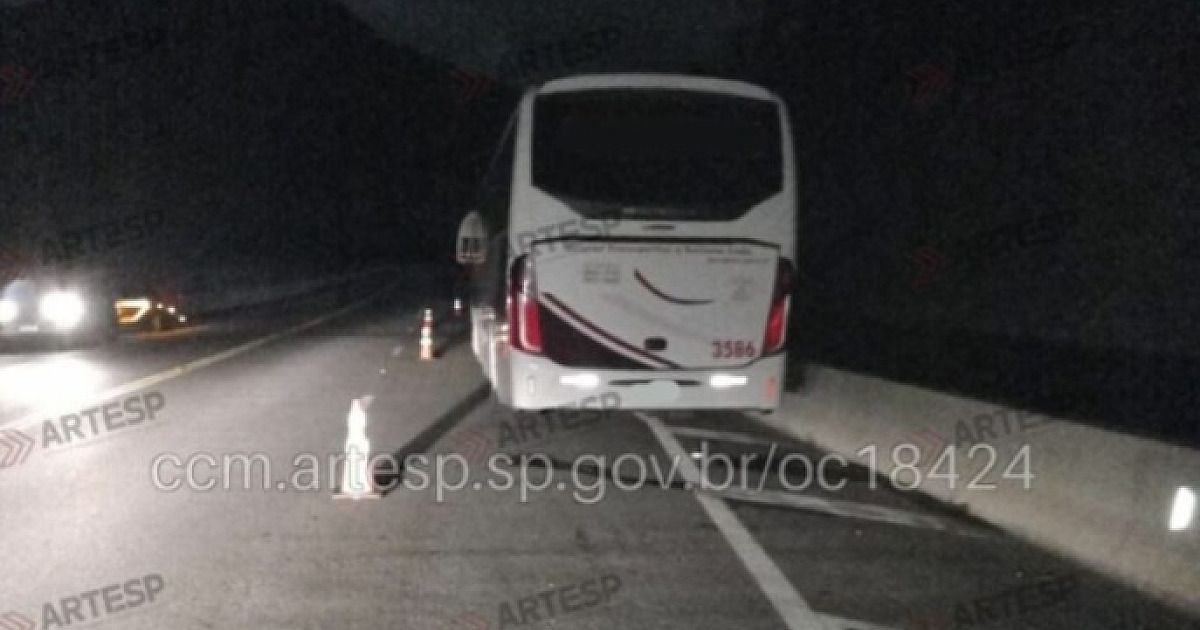 Pane mecânica em ônibus interdita faixa da Rodovia dos Tamoios por mais de duas horas em Caraguá