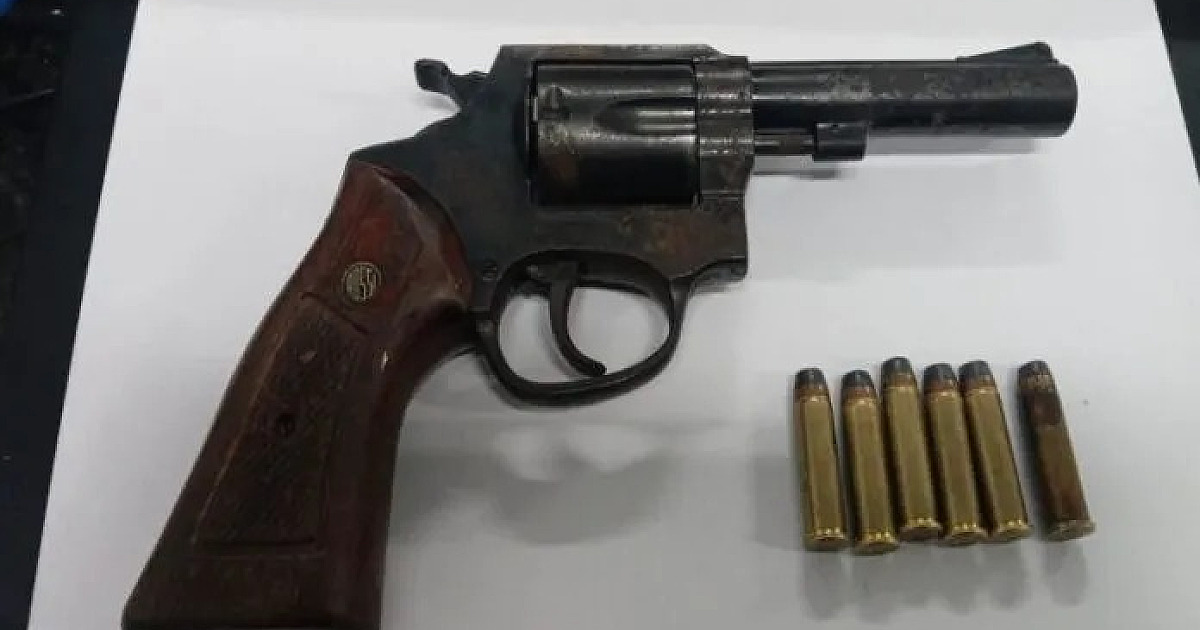 Baep prende Guarda Civil Municipal com arma de numeração raspada e veículo suspeito em Caraguá