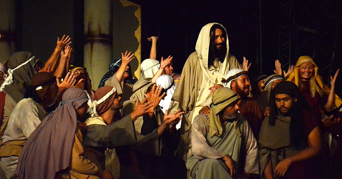 Praça da Cultura recebe ensaios da 16ª encenação da Paixão de Cristo