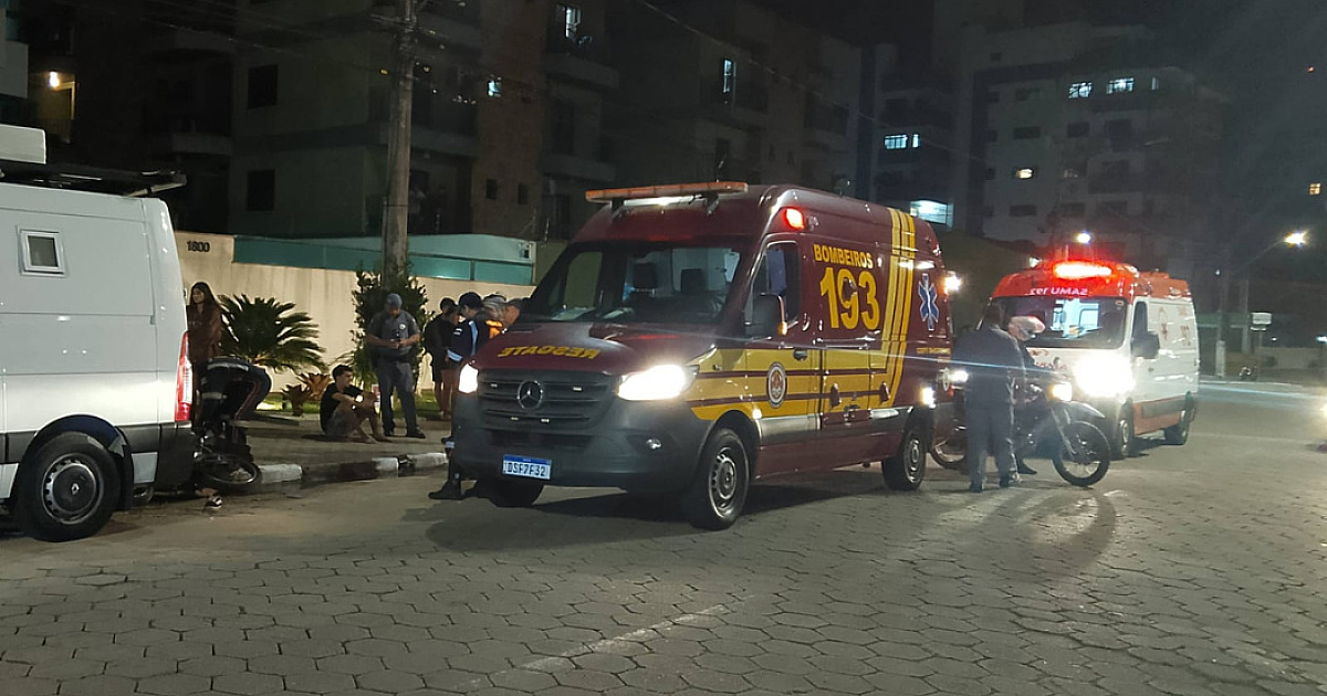 Jovem morre após bater moto em carro estacionado em Caraguatatuba