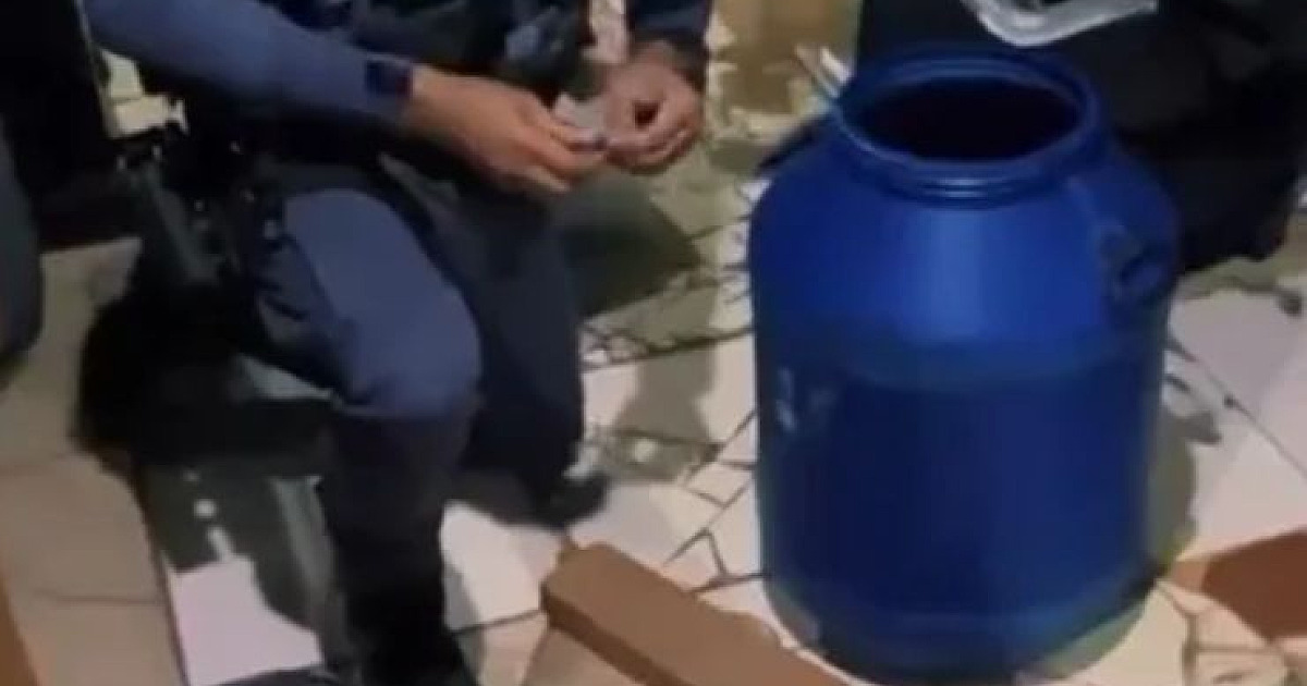 PMRv apreende maconha, haxixe e arma após perseguição em Ubatuba