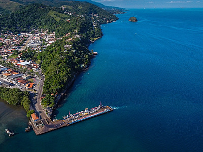 Prefeitura de Ilhabela alerta motoristas sobre pendências da TPA e prazo para evitar multa.