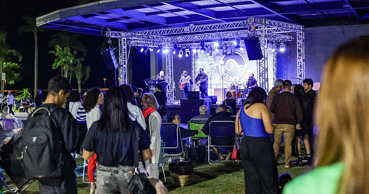 Festival Cantos da Baleia agita feriado com shows gratuitos de Edu Ribeiro e Gabriel Elias na Rua da Praia