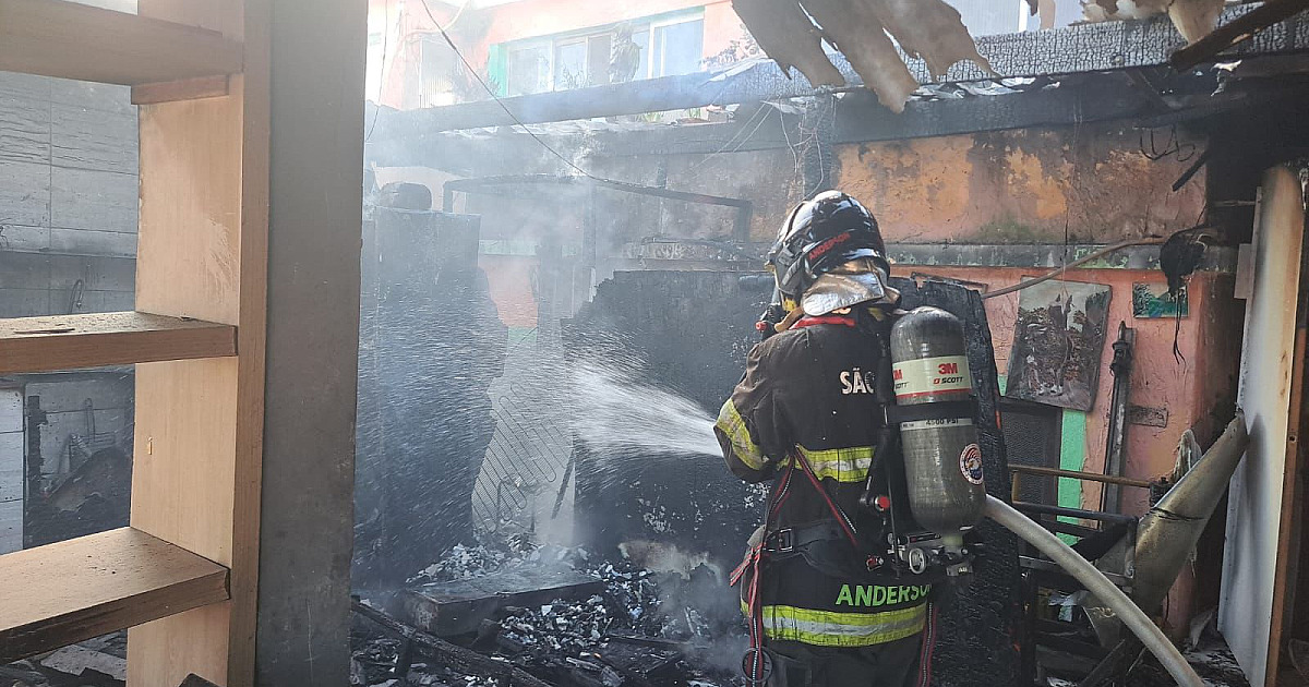 Incêndio em residência deixa homem de 35 anos ferido em Caraguá