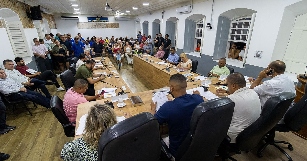 Câmara publica edital para citar ex-prefeito Felipe Augusto a apresentar defesa sobre contas rejeitadas pelo TCE