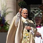 Papa Leão XIV celebra sua 1ª missa de Páscoa no Vaticano