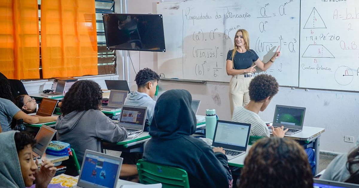 Professores da rede estadual de ensino da RMVale entram em pagamento de bônus de quase R$ 1 bilhão