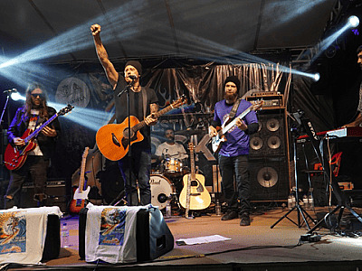7º Festival Rock na Ilha estreia na Praia do Perequê
