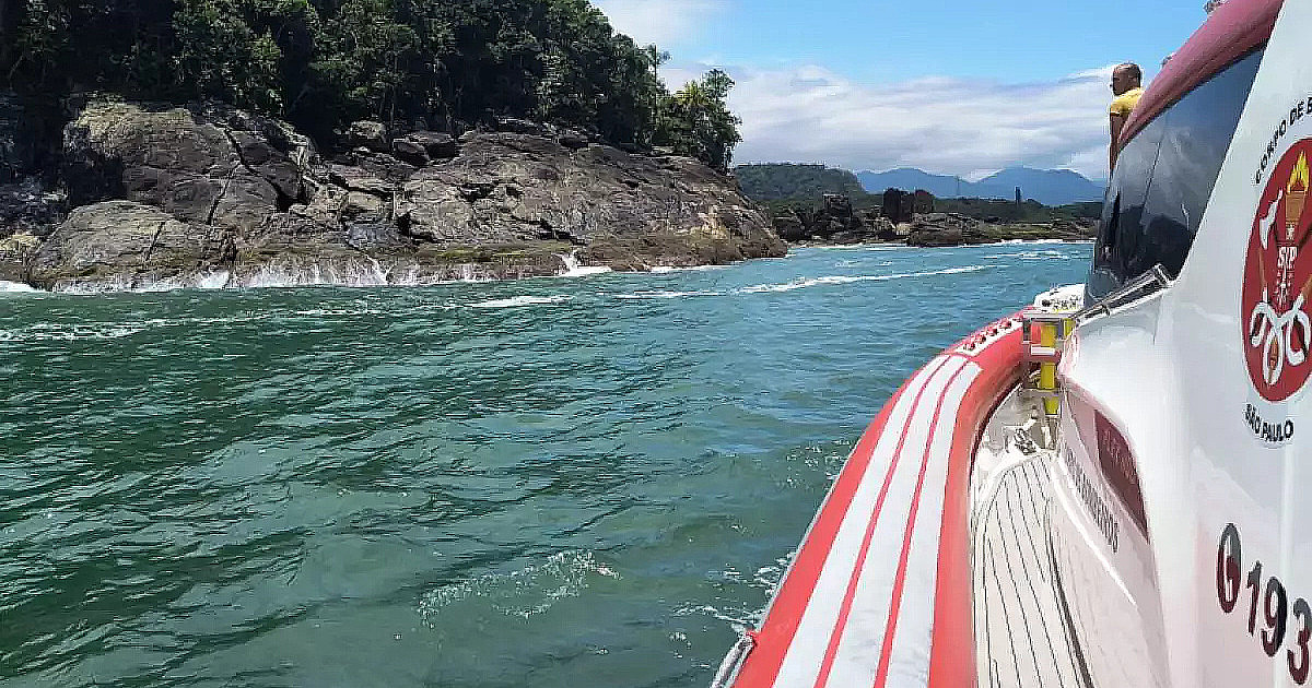 Homem pula no mar para salvar amiga e desaparece em São Sebastião