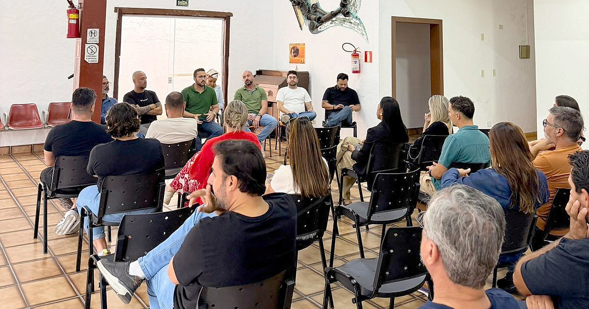 Setur reúne comerciantes da Rua da Praia para apresentar ações voltadas ao turismo local