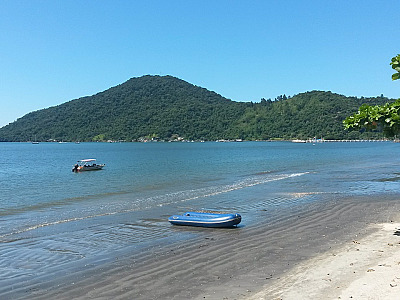 Praia do Itaguá foi uma das praias impróprias sinalizadas pela CETESB.