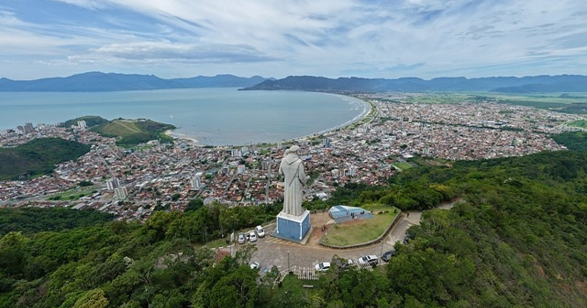 Caminhada e missa campal no Morro Santo Antônio abrem Semana do Padroeiro em Caraguatatuba