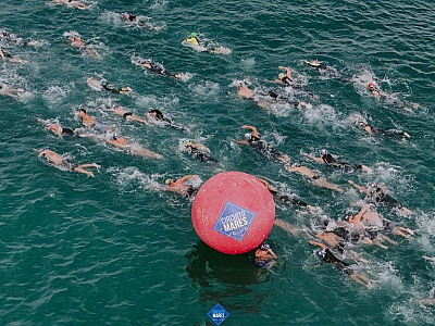 A programação reúne disputas no mar e na areia, além de provas voltadas a crianças, pessoas com deficiência e equipes de revezamento.