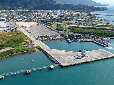 Porto de São Sebastião.