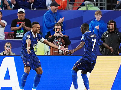 A atual vice-campeã do mundo França, terminou a fase de grupos com 100% de aproveitamento.