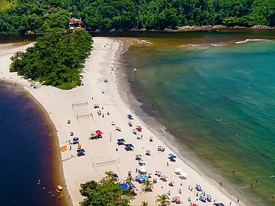 O município chega ao feriado com 100% das praias monitoradas classificadas como próprias para banho.