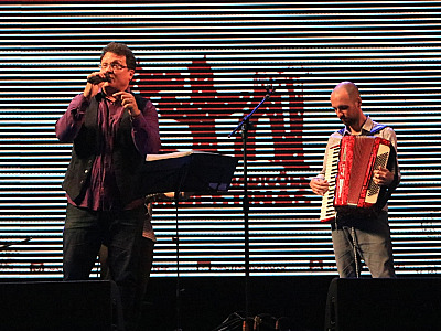 Edinho e Banda Sarau se apresentam no sábado (5) na Praça do Coreto.