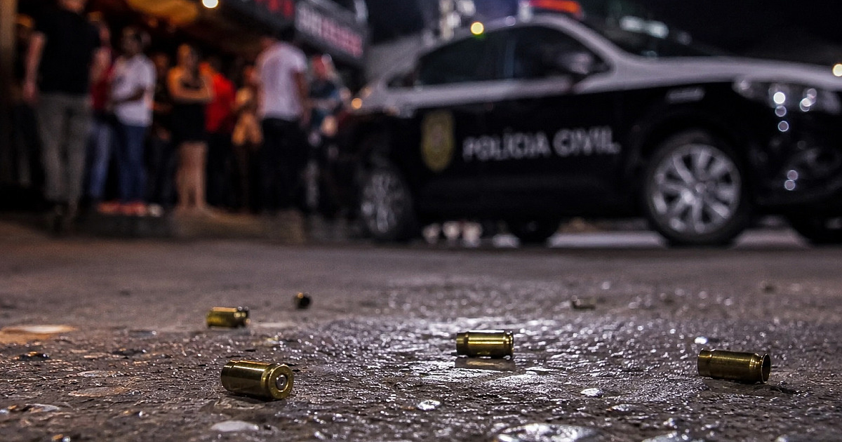 Tiroteio em adega deixa 2 jovens feridos em Caraguatatuba