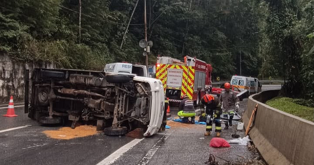 Capotamento na Tamoios deixa homem de 25 anos ferido em Caraguá
