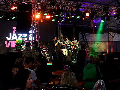 Festival reúne atrações nacionais e músicos da região em quatro dias de programação gratuita.