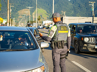 Foram vistoriados 21 automóveis e 14 motocicletas, com abordagem de 69 pessoas.
