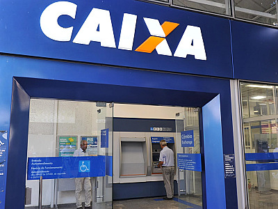 A prática, conhecida como venda casada, foi denunciada ao MPF por clientes da Caixa.