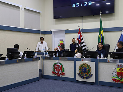 Antônio Carlos fez a defesa de suas contas perante os vereadores antes da votação.