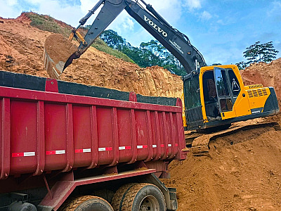 Além do auto de infração, foi lavrado um auto de notificação determinando o cercamento da área pelo proprietário.