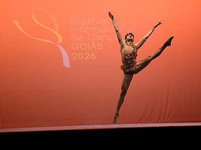 Bailarino de Ilhabela conquista se apresenta no Festival Internacional de Dança de Goiás.