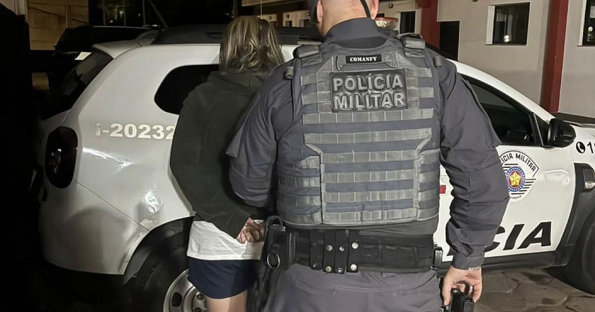 Mulher é presa por furtar celular de clínica em consulta médica